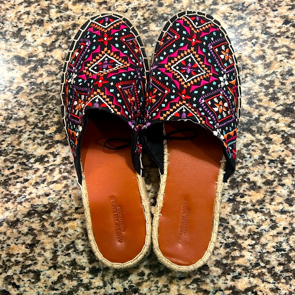 American Eagle embroidered mule platform espadrilles, size 8